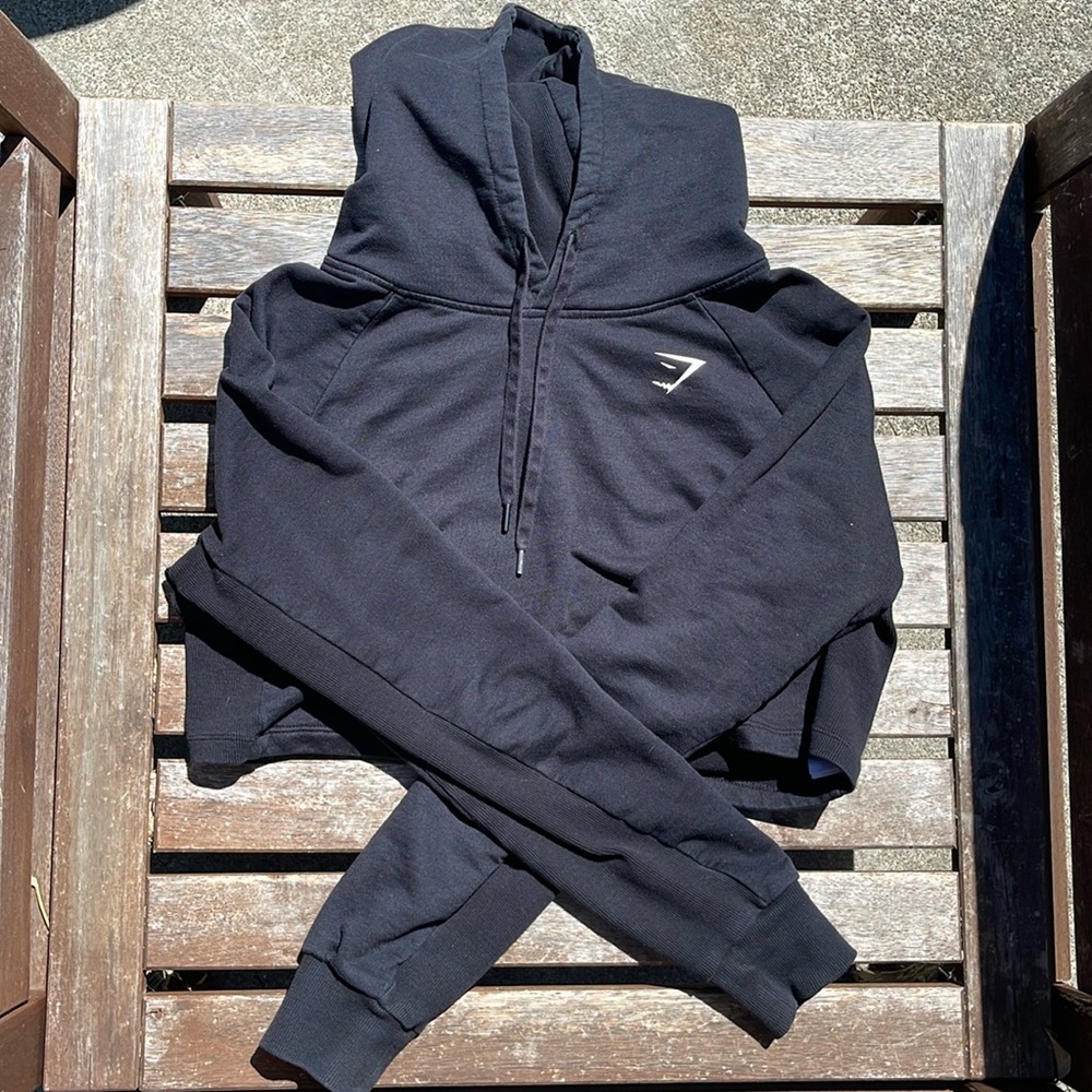 Gymshark - Black Cropped Hoodie - Size Small
